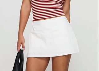 (Category: ) located in . Submitted by wardrobeandwords (Listing ID 1396651051, Image 1). Description: .