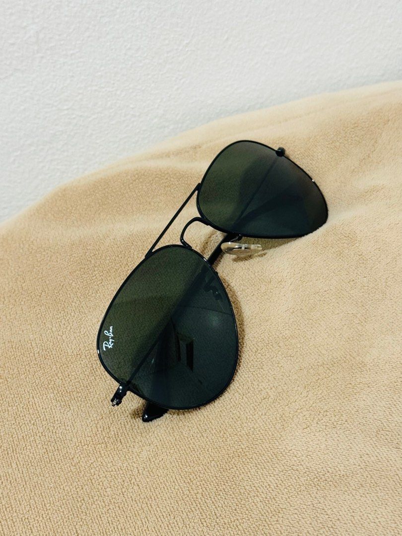 Ray-Ban Aviator Large Metal Sunglasses (Category: Sunglasses & Eyewear) located in Manila. Submitted by ewikamiy (Listing ID 1396562688, Image 3). Description: - Authentic Ray-Ban Aviator Large Metal sunglasses - Classic aviator design - Green lenses - Black metal frame - Model: RB3025 - Lens size: 58mm - Made in Italy - Unisex design - Features Ray-Ban logo.