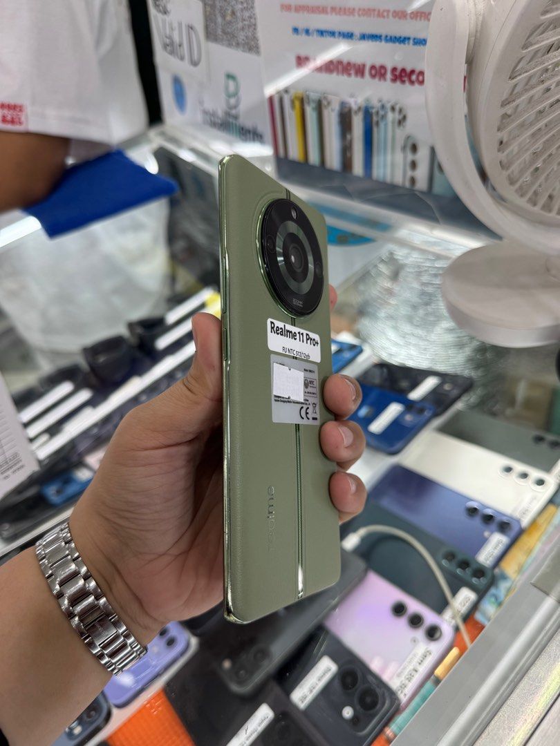 Realme 11 Pro Plus 512gb Global FU NT (Category: Realme) located in San Juan City. Submitted by javedsgadgetshop (Listing ID 1396579728, Image 2). Description: INSTALLMENT OPTIONS : SPAY LATER / GGIVES / CREDIT CARD! WE BUY AND SELL SO PWEDE MAGBINTA OR SWAP ! Quick Specs : 💵 Realme 11 Pro Plus •512gb •NTC Variant •Good batt health •Factory Unlock •98% Smoothness •No hidden issue | No Repaired •100% Authentic | Not Refurbished •w/ Box Charger & 