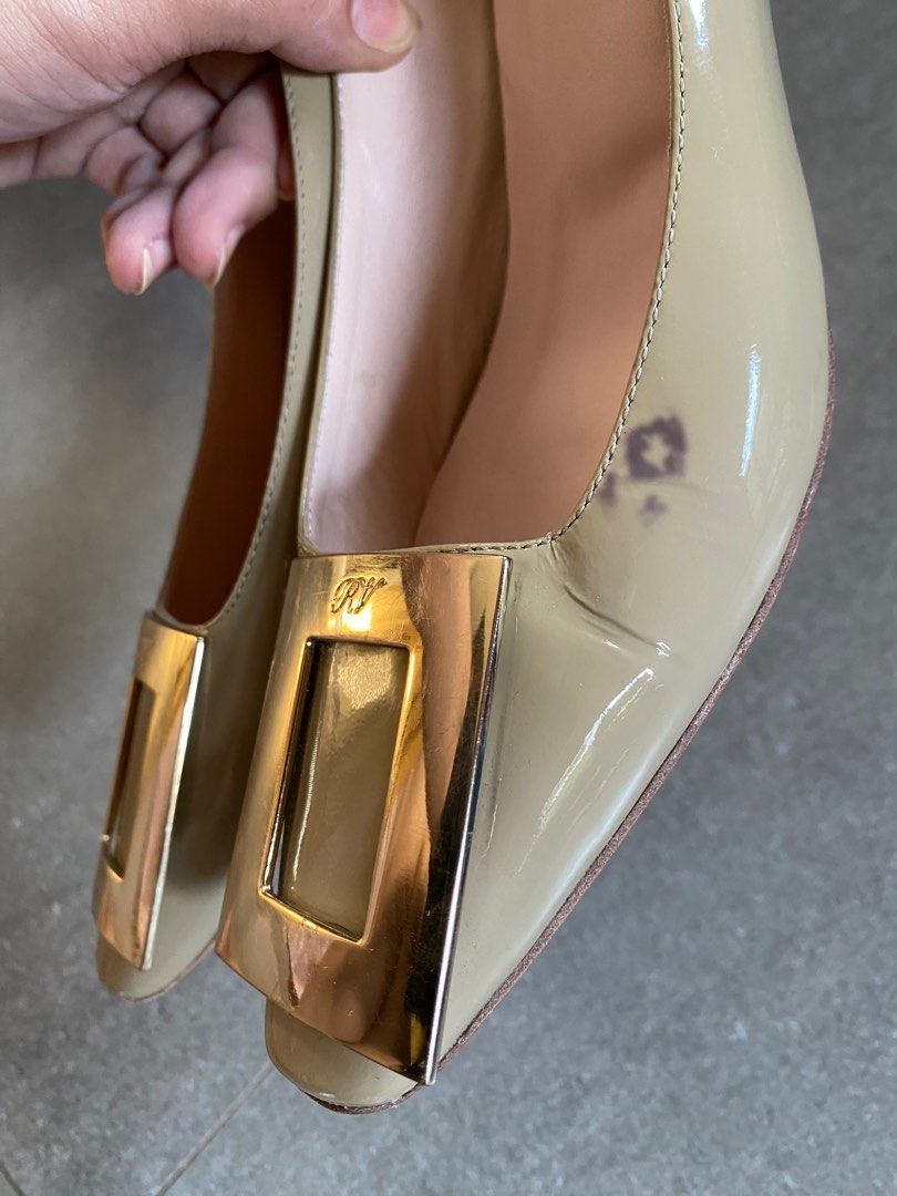 Roger Vivier Patent Leather Pumps (Category: Heels) located in Butuan. Submitted by wear.next (Listing ID 1396606526, Image 2). Description: Size 36 No inclusion Issue: stains .
