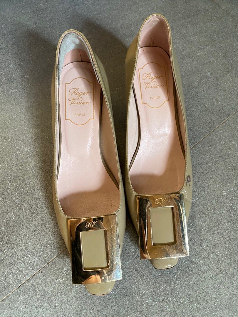 Roger Vivier Patent Leather Pumps (Category: Heels) located in Butuan. Submitted by wear.next (Listing ID 1396606526, Image 1). Description: Size 36 No inclusion Issue: stains .