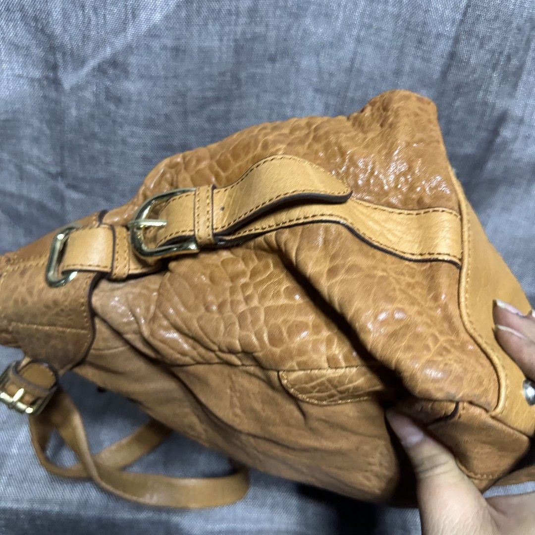 Sisley hand bag (Category: Shoulder Bags) located in Manila. Submitted by greyinfash06839 (Listing ID 1396602644, Image 3). Description: 🤍Item: Sisley hand bag 🤍Brand: Sisley 🤍Matirial: Leather 🤍Quality: Original 🤍color: Brown 🤍Size: Medium 🤍Dimension. H: 11 L: 12 W: 9 🤍Sex: for women 🤍Issue: Sign of use 🤍Condition Rate: 7/10 🤍Other info:.
