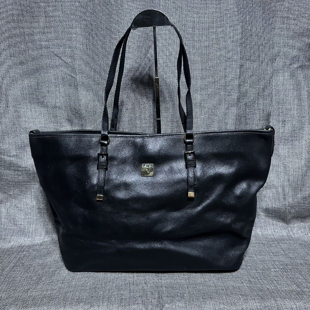 Sisley tote bag (Category: Tote Bags) located in Manila. Submitted by greyinfash06839 (Listing ID 1396600082, Image 1). Description: 🤍Item: Sisley tote bag 🤍Brand: Sisley 🤍Matirial: Leather 🤍Quality: Original 🤍color: Black 🤍Size: Large 🤍Dimension. H: 11 L: 16 W: 6 🤍Sex: For women 🤍Issue: Sign of use 🤍Condition Rate: 8/10 🤍Other info:.