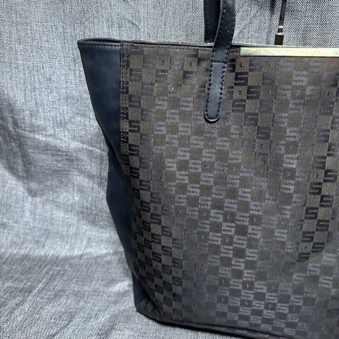 Sisley tote bag (Category: Tote Bags) located in Manila. Submitted by greyinfash06839 (Listing ID 1396600271, Image 2). Description: 🤍Item: Sisley tote bag 🤍Brand: Sisley 🤍Matirial: Leather 🤍Quality: Original 🤍color: Black 🤍Size: XL 🤍Dimension. H: 15 L: 13 W: 4 🤍Sex: For women 🤍Issue: faded parts and small cracking 🤍Condition Rate: 6/10 🤍Other info:.