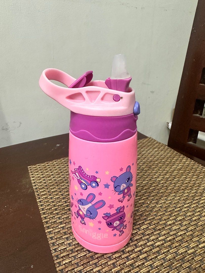 Smiggle Water Bottle and Lunchbox Set (Category: Food Organization & Storage) located in San Fernando. Submitted by km_koleksyon (Listing ID 1396663965, Image 2). Description: - Smiggle water bottle and lunchbox set. - Features a fun cartoon design. - Water bottle: Pink and purple, flip-top lid. - Lunchbox: Matching pink design. - Made of durable materials. - Ideal for kids..