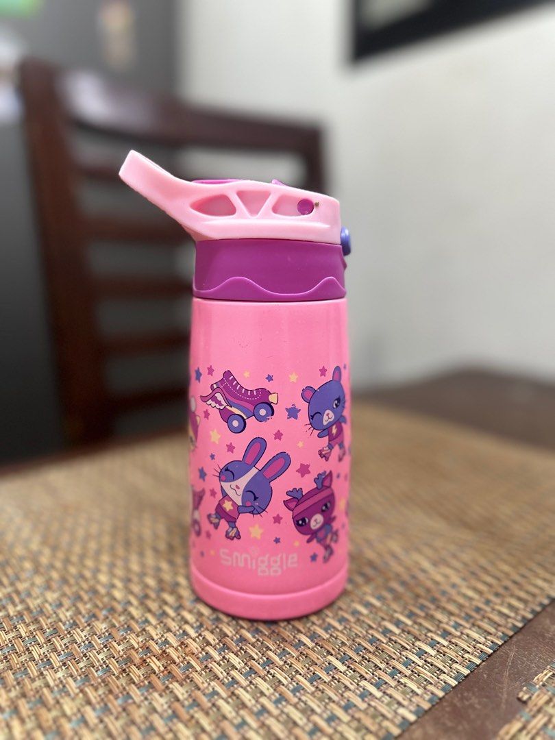 Smiggle Water Bottle and Lunchbox Set (Category: Food Organization & Storage) located in San Fernando. Submitted by km_koleksyon (Listing ID 1396663965, Image 1). Description: - Smiggle water bottle and lunchbox set. - Features a fun cartoon design. - Water bottle: Pink and purple, flip-top lid. - Lunchbox: Matching pink design. - Made of durable materials. - Ideal for kids..