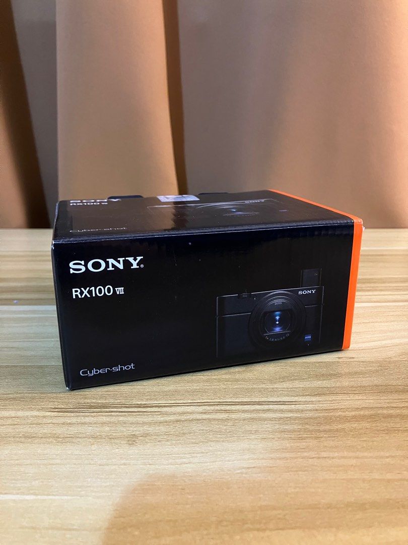 Sony Rx100vii BrandNew (Category: Cameras) located in Mandaluyong City. Submitted by unimakcameras (Listing ID 1396523608, Image 2). Description: Sony Rx100vii BrandNew Price: 74,900 last price for cash payment Limited stock, cash on pickup sa store. Package includes: -Sony RX100 VII Digital Camera -Sony NP-BX1/M8 Rechargeable Lithium-Ion Battery Pack (3.6V, 1240mAh) -AC Adapter -Micro-USB Cable -Wrist Strap -Strap Adapter -manual and box - 100% 