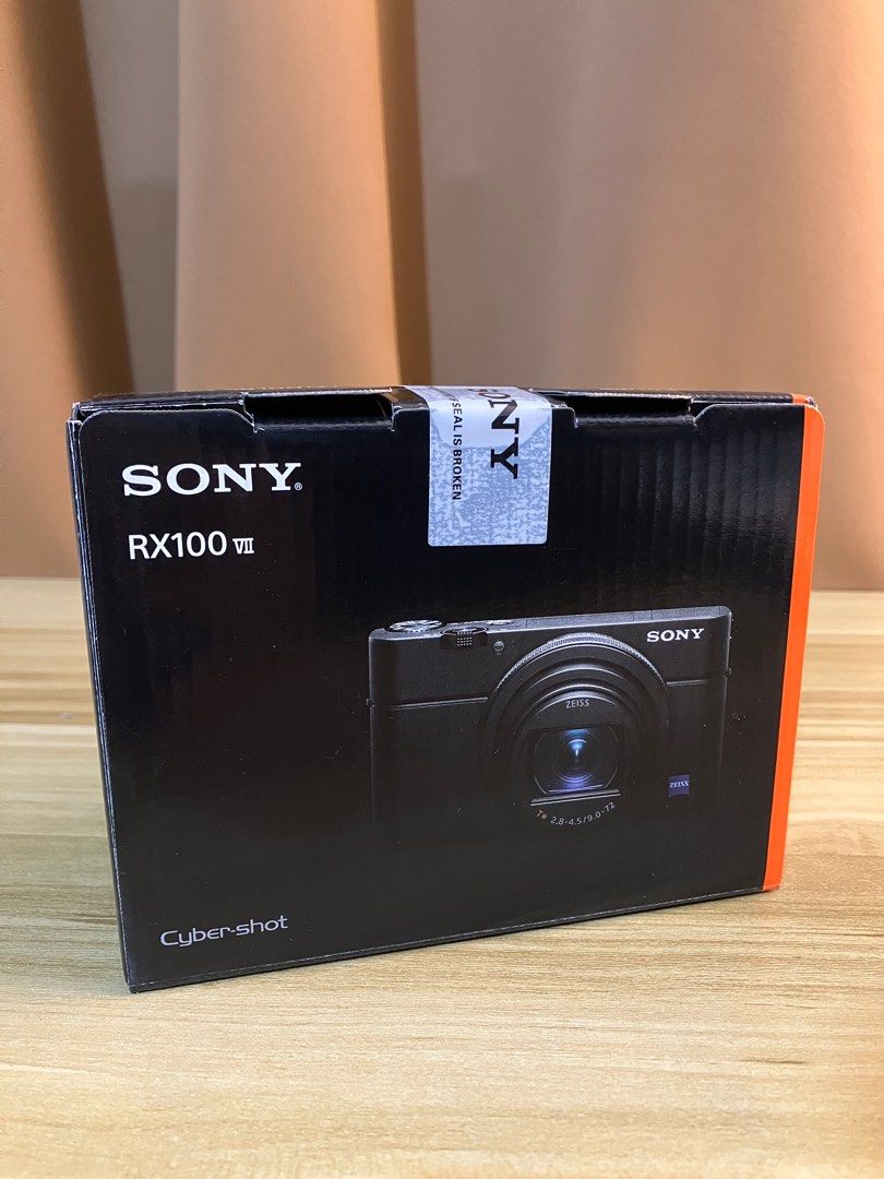 Sony Rx100vii BrandNew (Category: Cameras) located in Mandaluyong City. Submitted by unimakcameras (Listing ID 1396523608, Image 3). Description: Sony Rx100vii BrandNew Price: 74,900 last price for cash payment Limited stock, cash on pickup sa store. Package includes: -Sony RX100 VII Digital Camera -Sony NP-BX1/M8 Rechargeable Lithium-Ion Battery Pack (3.6V, 1240mAh) -AC Adapter -Micro-USB Cable -Wrist Strap -Strap Adapter -manual and box - 100% 