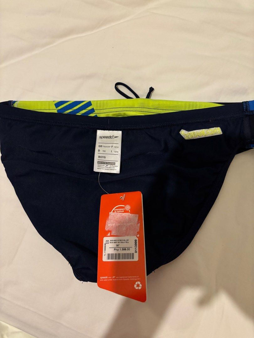 Speedo Men’s Brief Trunks (Category: Swim Trunks & Board Shorts) located in Paranaque City. Submitted by palim18 (Listing ID 1396487292, Image 2). Description: Brand new with tag Never worn I have 2 pieces of this trunks, Php 1000 each RFS: too big for me .
