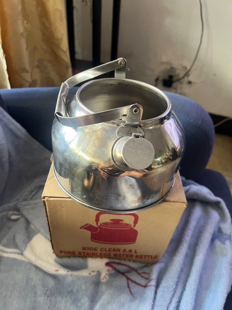 Stainless Steel Water Kettle 2.6L (Category: Kettles & Airpots) located in Manila. Submitted by kilogramdynamite (Listing ID 1396571722, Image 1). Description: - 2.6L Stainless Steel Water Kettle - Wide, clean design - Includes handle and lid - Pure stainless steel.
