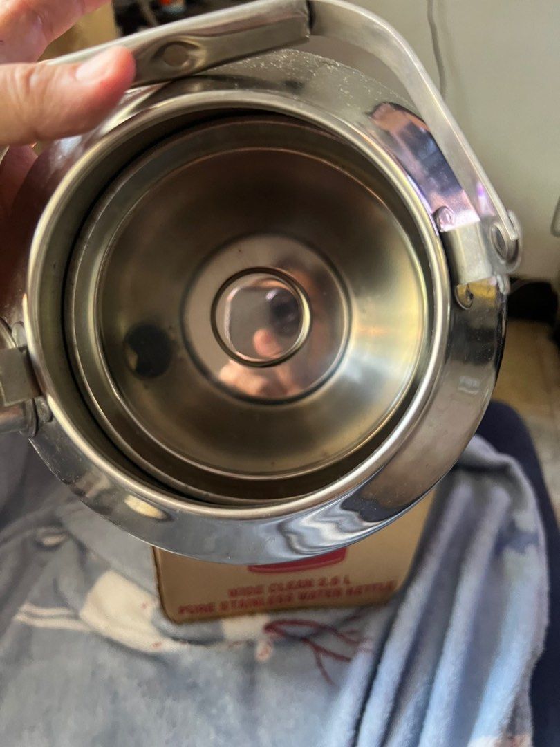 Stainless Steel Water Kettle 2.6L (Category: Kettles & Airpots) located in Manila. Submitted by kilogramdynamite (Listing ID 1396571722, Image 2). Description: - 2.6L Stainless Steel Water Kettle - Wide, clean design - Includes handle and lid - Pure stainless steel.