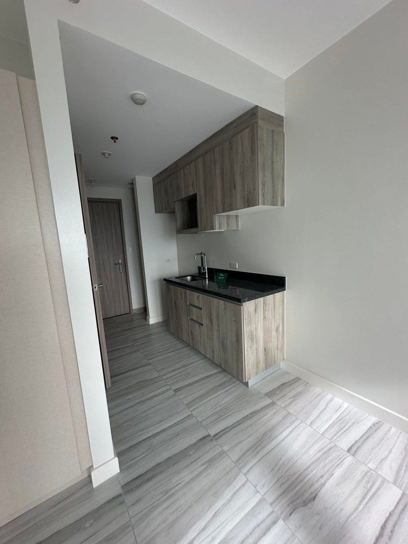 Studio Unit In Maven Capitol Commons for Sale! (Category: Apartments & Condos) located in Pasig City. Submitted by aris_09173099960 (Listing ID 1396613836, Image 2). Description: Bare Studio Unit For Sale in Maven Capitol Commons Pasig! 25 sqm 32nd Floor Maven South No Parking Asking Price: ₱6,400,000.00 repriced to ₱5.5M Net to Seller Motivated Seller Licensed Real Estate Broker Aris del Rosario 📱09173099960 REB License No. 0033548 DHSUD : NCR 