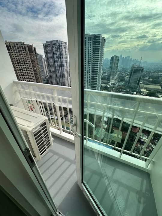 Studio Unit In Maven Capitol Commons for Sale! (Category: Apartments & Condos) located in Pasig City. Submitted by aris_09173099960 (Listing ID 1396613836, Image 3). Description: Bare Studio Unit For Sale in Maven Capitol Commons Pasig! 25 sqm 32nd Floor Maven South No Parking Asking Price: ₱6,400,000.00 repriced to ₱5.5M Net to Seller Motivated Seller Licensed Real Estate Broker Aris del Rosario 📱09173099960 REB License No. 0033548 DHSUD : NCR 