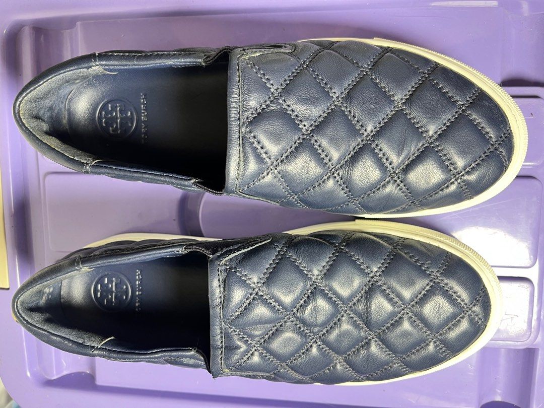 Tory burch loafers shoes navy blue (Category: Sneakers) located in Quezon City. Submitted by yeolyyy (Listing ID 1396476076, Image 1). Description: Size 7 In good condition Still negotiable .