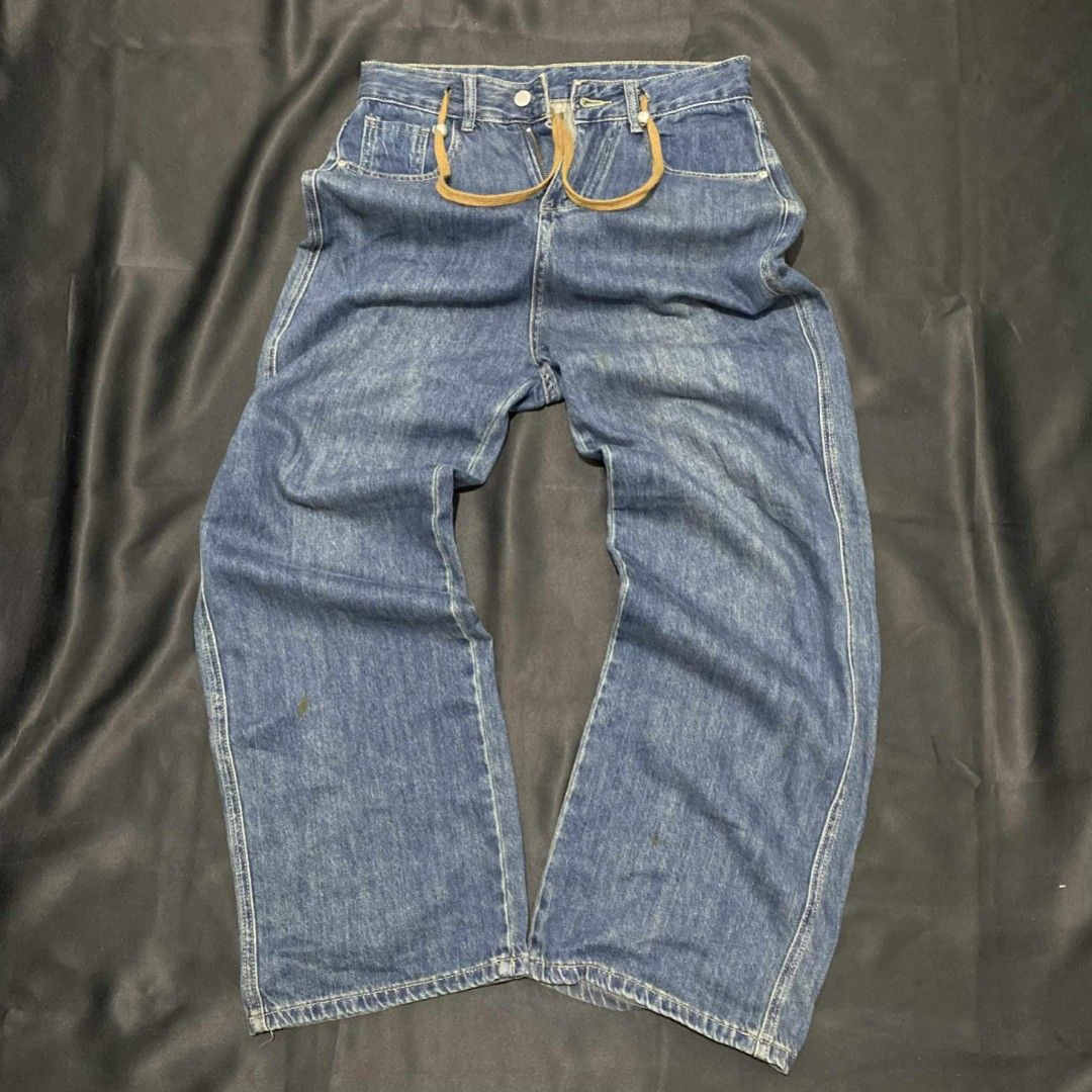 BAGGY WIDE LEG JEANS (Category: Jeans) located in Quezon City. Submitted by falgo (Listing ID 1390250630, Image 1). Description: Waist 28” Length 42” Leg op 10” No Issue.