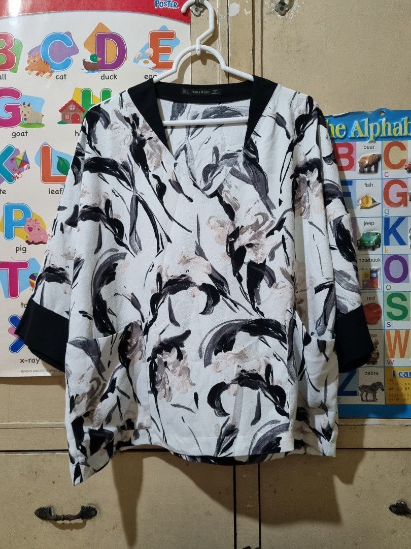 Zara Basic Floral Blouse (Category: Blouses) located in Quezon City. Submitted by stylemd (Listing ID 1396481137, Image 2). Description: - Zara Basic floral blouse - Size: L - Features a V-neck - Black trim on collar and sleeves - Two pockets - Made in Morocco.
