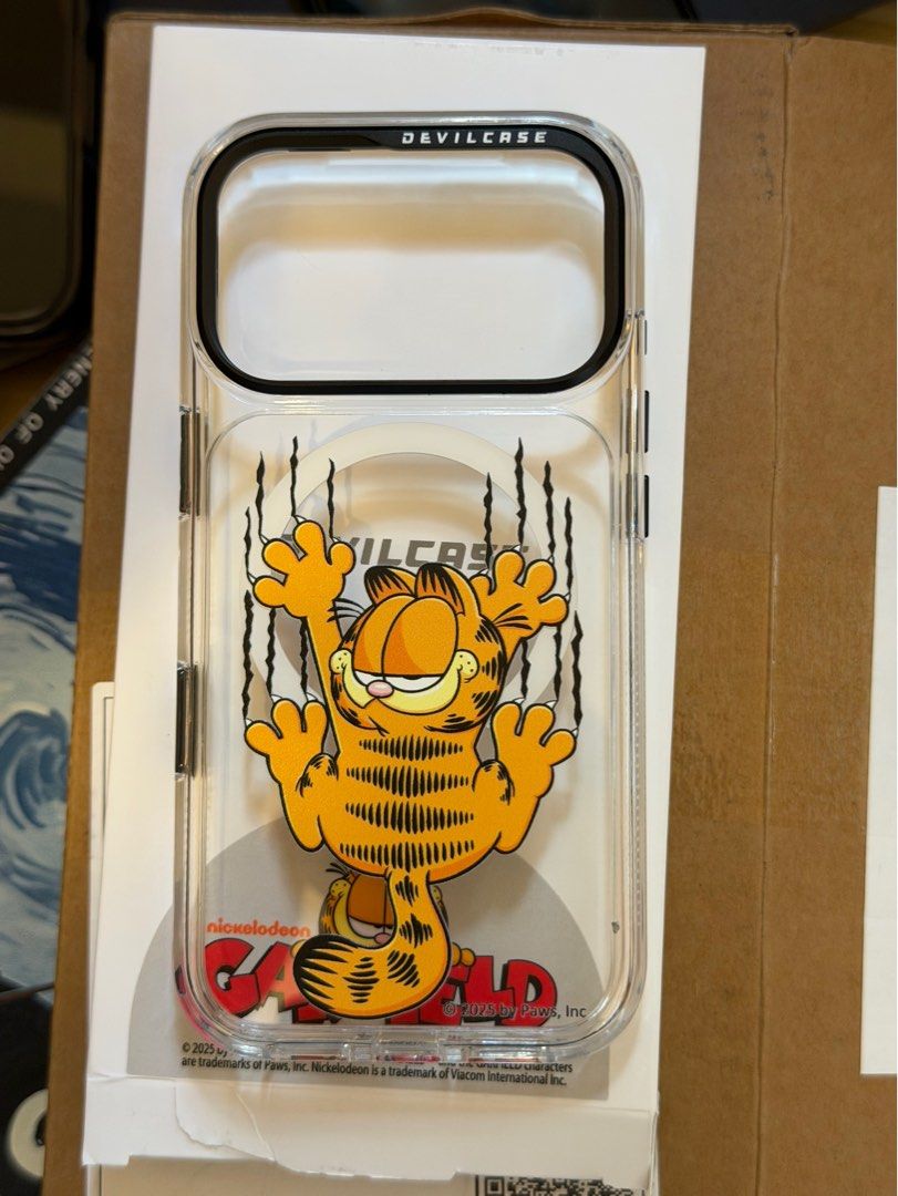 17 pro max DEVILCASE （分類：手機套及手機殻）位於 Hong Kong。 由 cherry134 提交（商品編號 1396749517，圖片 1）。簡介： DEVILCASE iPhone 手機殼，印有Garfield卡通圖案。買錯size所以放出去。
