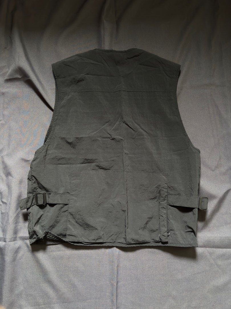 8 Pocket Nylon Vest (Category: Vests) located in Calamba. Submitted by damn1tfrmdedz (Listing ID 1396838270, Image 2). Description: - Black utility vest - Multiple pockets - Mesh lining - Zipper closure - Adjustable side straps - Carabiner clip - Lightweight nylon material 8 Pocket Nylon Vest L: 23.5 W: 21” Condition: 10 Color Rate: 10 Mine: ₱550 +SF .