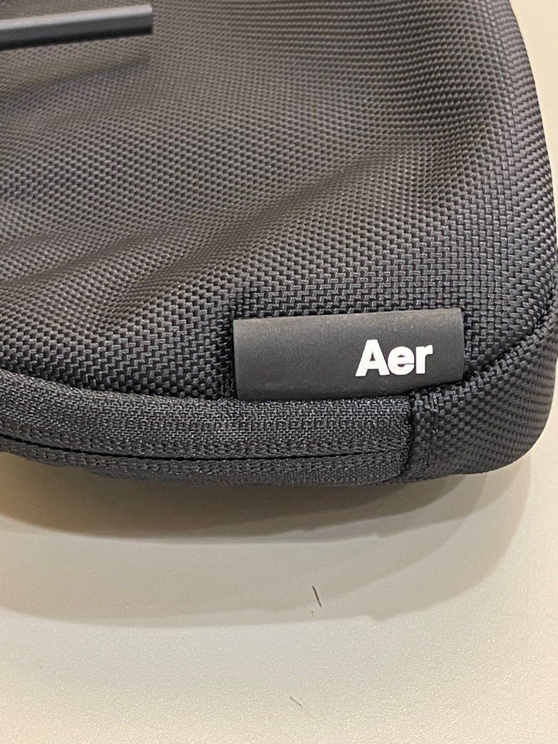 Aer Slim Pouch Tech, 男裝, 袋, 小袋- Carousell