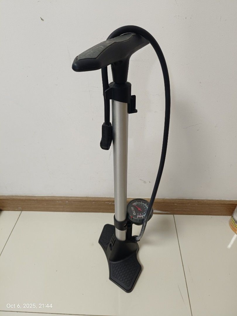 Air pump (Category: Parts & Accessories) located in Singapore. Submitted by jin_smile (Listing ID 1361754370, Image 2). Description: .