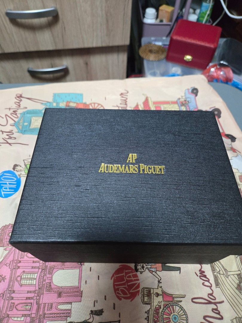 AP Royal Oak Gold with white dial (Category: Luxury Watches) located in Manila. Submitted by angeliosca53522 (Listing ID 1396674040, Image 2). Description: Brand-new Audemars Piguet Royal Oak Gold with white dial with box can ship anywhere in the Philippines.
