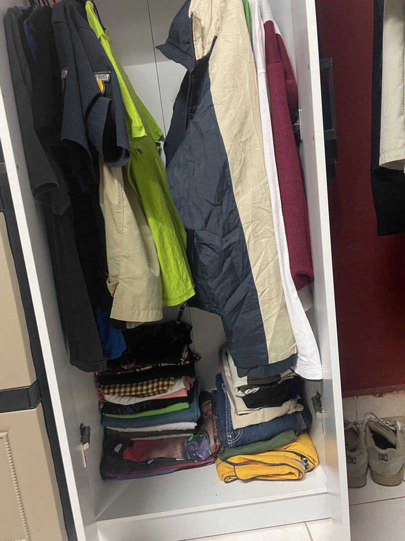 Assorted Clothes Bundle (Category: Tshirts & Polo Shirts) located in Kuala Lumpur. Submitted by fynestuffz (Listing ID 1396815364, Image 1). Description: ada kemeja, ada tshirt biasa, vintage, cargo, baggy, band, branded dgn lokal brand saya bkk pilih 3 type baju saya bgi harga combo btw yg jual hanya yg saya lipat tu shj.