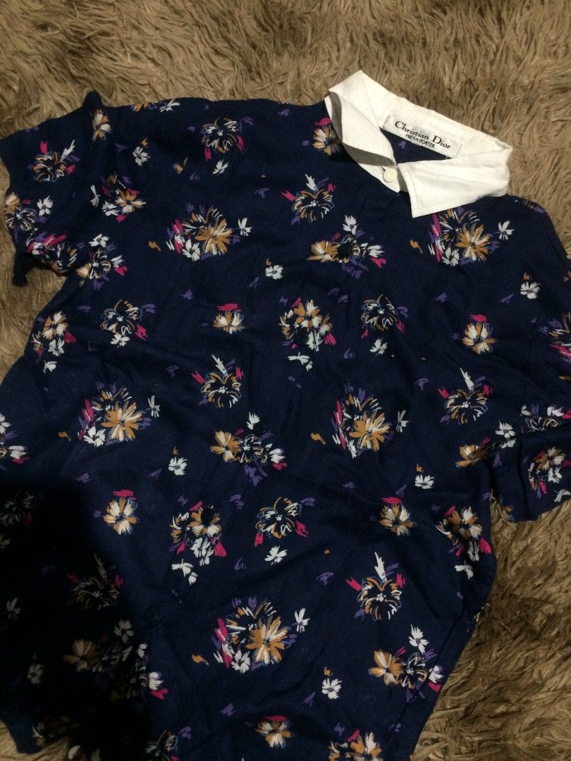 AUTH. VINTAGE CHRISTIAN DIOR | UNISEX (Category: Luxury Apparel) located in Naga. Submitted by etherealbinsss_ (Listing ID 1396794675, Image 1). Description: AUTHENTIC Size : no sizing on tag, best fit to medium. Dimes : 20 x 25 Color rate : 10/10 Issue : none Excellent Condition Location : Bicol Naga City MOP: Gcash only ( Payment First ) Courier : J&T Express.
