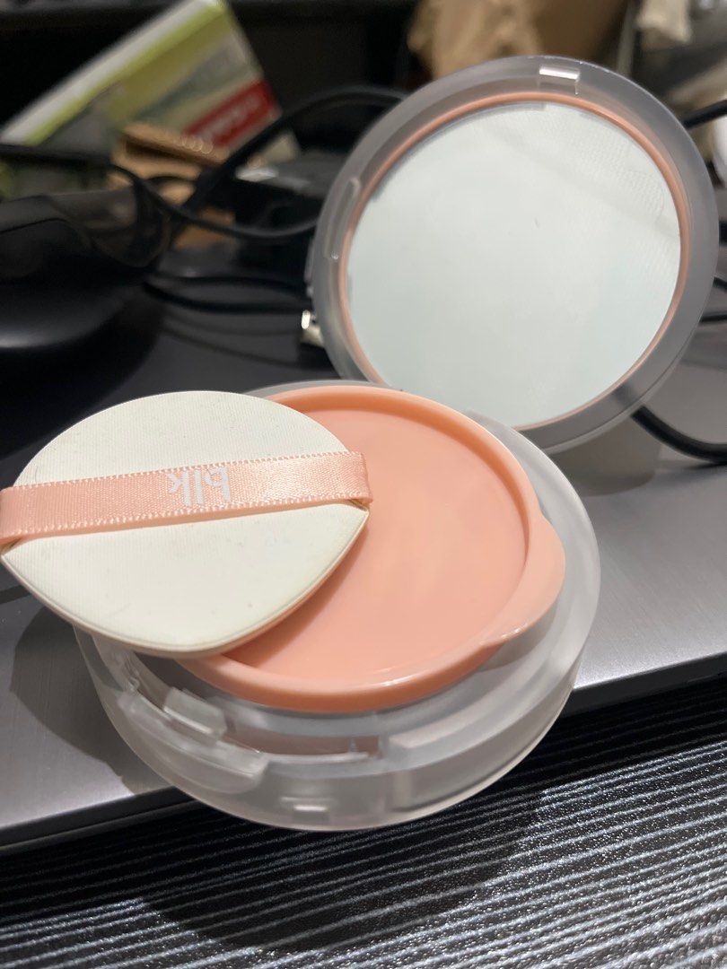 BLK Airy Matte Cushion Foundation in Butterscotch (Category: Makeup) located in Quezon City. Submitted by zskate (Listing ID 1396800738, Image 2). Description: 💄 FOR SALE: blk Airy Matte Cushion Foundation – Shade: Butterscotch ✨ Price: ₱300 only! Never been used 📍 Location: Quezon City Perfect for medium to tan skin tones! Smooth matte finish and lightweight feel — great deal for someone who wants to try blk’s cushion foundation 💕.