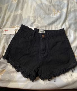 (Category: ) located in . Submitted by daisythrifts (Listing ID 1396753714, Image 1). Description: .