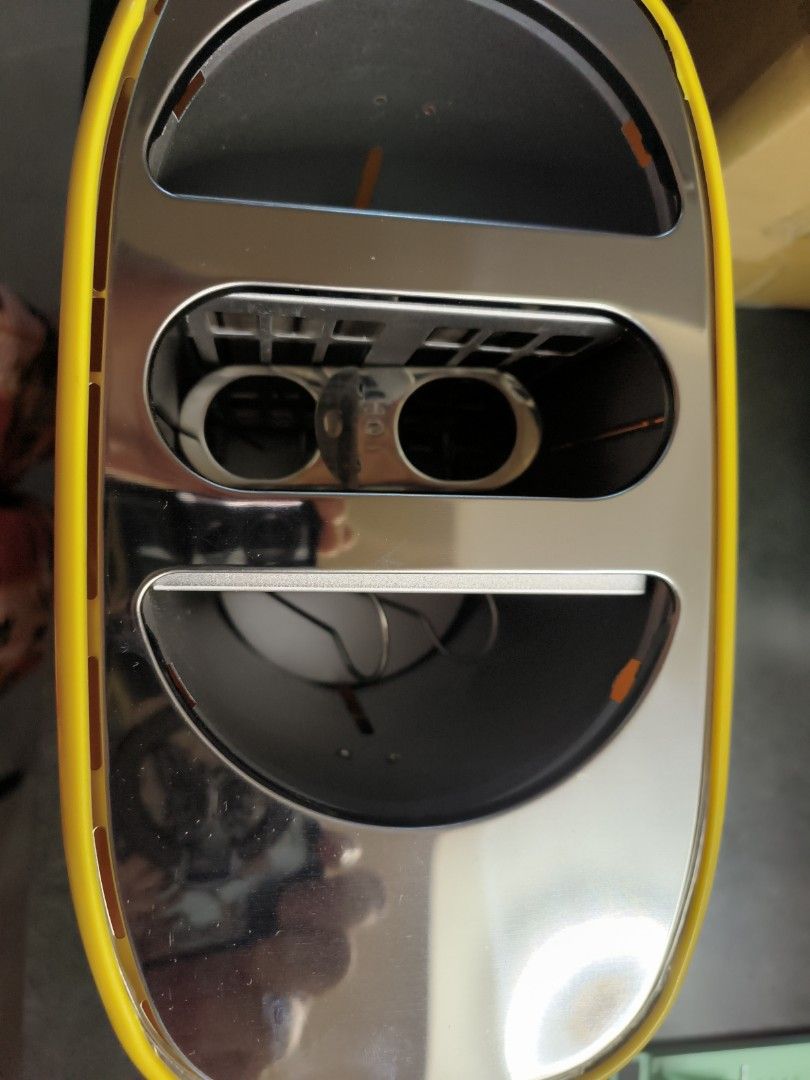 Bread Toaster (Category: Other Home Appliances) located in Singapore. Submitted by cooolsale (Listing ID 1396776698, Image 2). Description: Brand new. Mint condition.