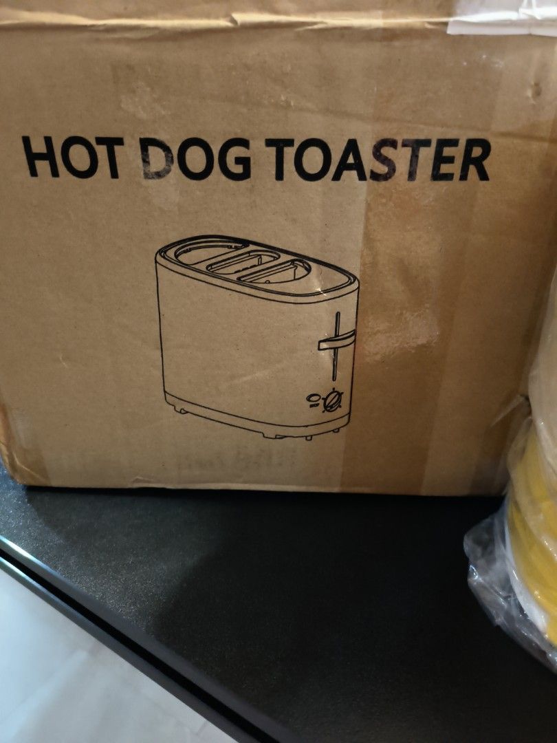 Bread Toaster (Category: Other Home Appliances) located in Singapore. Submitted by cooolsale (Listing ID 1396776698, Image 3). Description: Brand new. Mint condition.