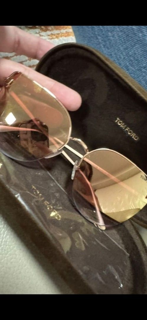 CLARK SUNGLASSES (Category: Sunglasses & Eyewear) located in Del Monte. Submitted by foreignertory (Listing ID 1396840263, Image 1). Description: prices negotiable. payment via Bpi or gcash.goods are used less than 3x fashion show. item bought in US.buyer will be in charge of lalamove or grab for pick up.