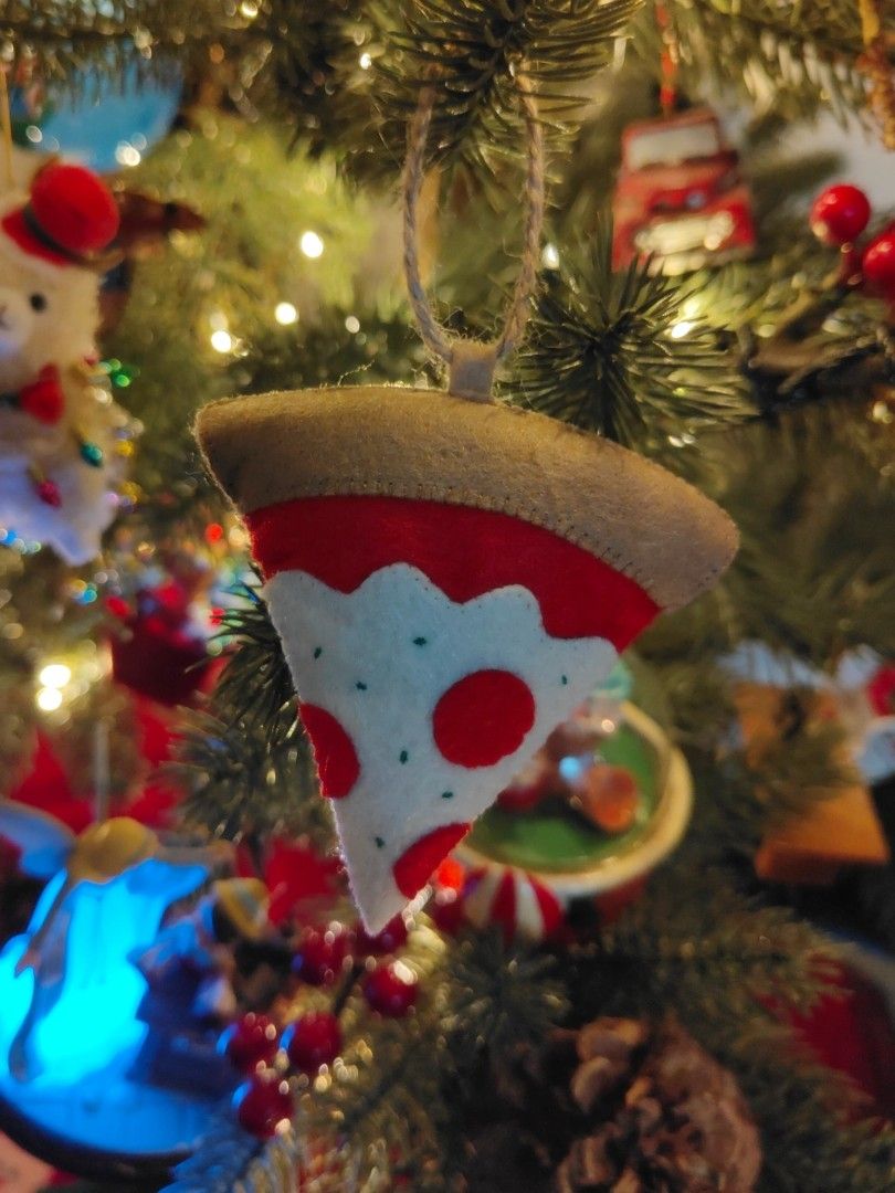 Felt Pizza Slice Christmas Ornament (Category: Plushies & Soft Toys) located in Mandaluyong City. Submitted by patchandpast (Listing ID 1396738971, Image 1). Description: .