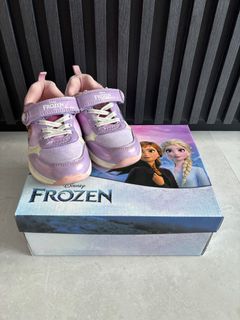(Category: ) located in . Submitted by warinmywardrobe (Listing ID 1396719786, Image 1). Description: .
