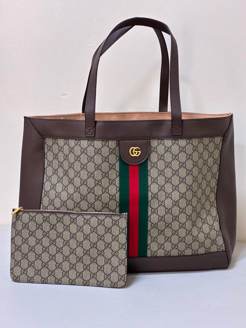 Gucci tote bag (Category: Luxury Bags & Wallets) located in Los Banos. Submitted by ditasbautista2329 (Listing ID 1396837448, Image 2). Description: Gucci tote bag Good as new Actual pictures posted Large size Good for travel.
