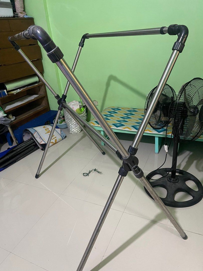 Heavy duty Clothes hanging rack -expandable (Category: Outdoor Furniture) located in San Juan City. Submitted by nhelsky_c (Listing ID 1396701085, Image 1). Description: Moving out sale Expandable Heavy duty.