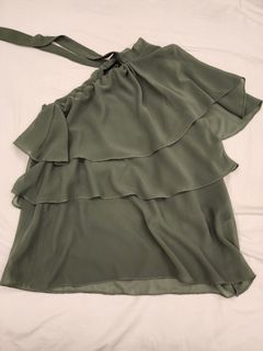 (Category: ) located in . Submitted by wardrobemanila (Listing ID 1396729537, Image 1). Description: .