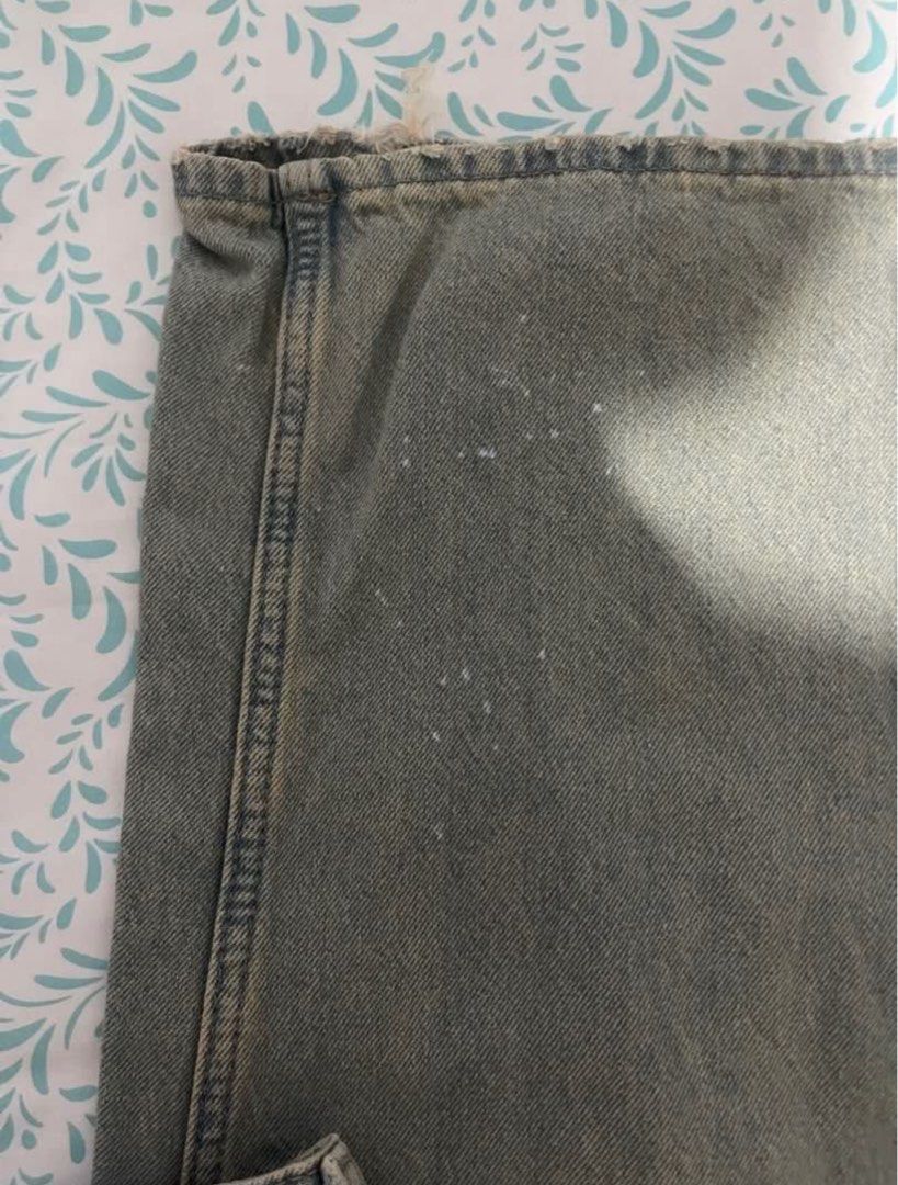H&M Baggy Regular Jeans (Category: Jeans) located in Santa Rosa. Submitted by sochieee (Listing ID 1395851294, Image 3). Description: With stains ( not halata naman ) size 32 ( smallest size in h&m ) Rfs: decluttering.