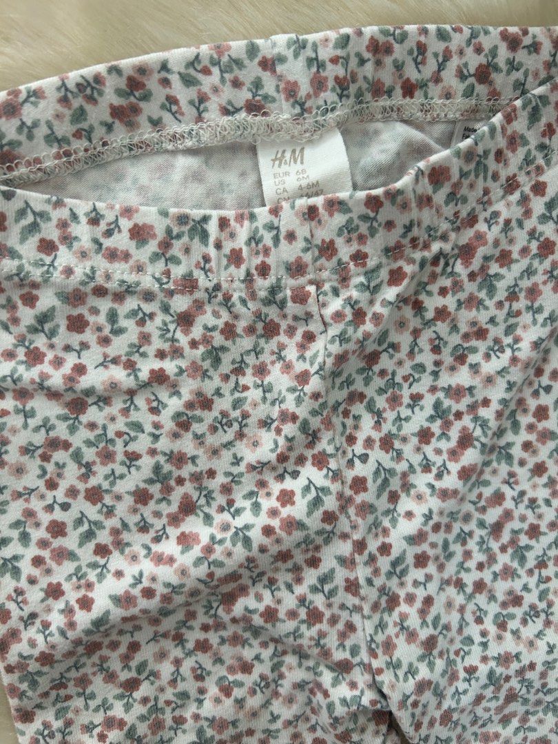 H&M Floral Leggings (Category: Babies & Kids Fashion) located in Calamba. Submitted by decluttering_momma_ (Listing ID 1396834195, Image 1). Description: - H&M floral print leggings - Designed for comfort and style - Soft fabric - Elastic waistband for a snug fit - Versatile for various outfits - Perfect for everyday wear.