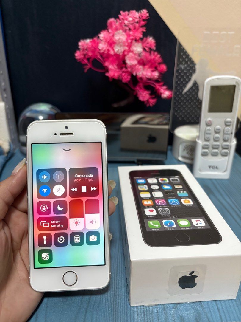 iPhone 5s 64gb Prestine Condition with box (Category: Others) located in Manila. Submitted by yezdeal2017 (Listing ID 1383663848, Image 3). Description: iPhone 5s 64gb Factory Unlock💯 Good as new unit imported not local not refurbished✅ (DM us Blue App page: Retro Gadgets PH for Fast Reply) Super cutiieee Super Ganda Good as Digicam Back Up Phone ₱3499 98% prestine w/box 3299- 90-95% smooth 3k 32gb 90-95% 2.8k 16gb 90-95% add ₱250 for box Workin