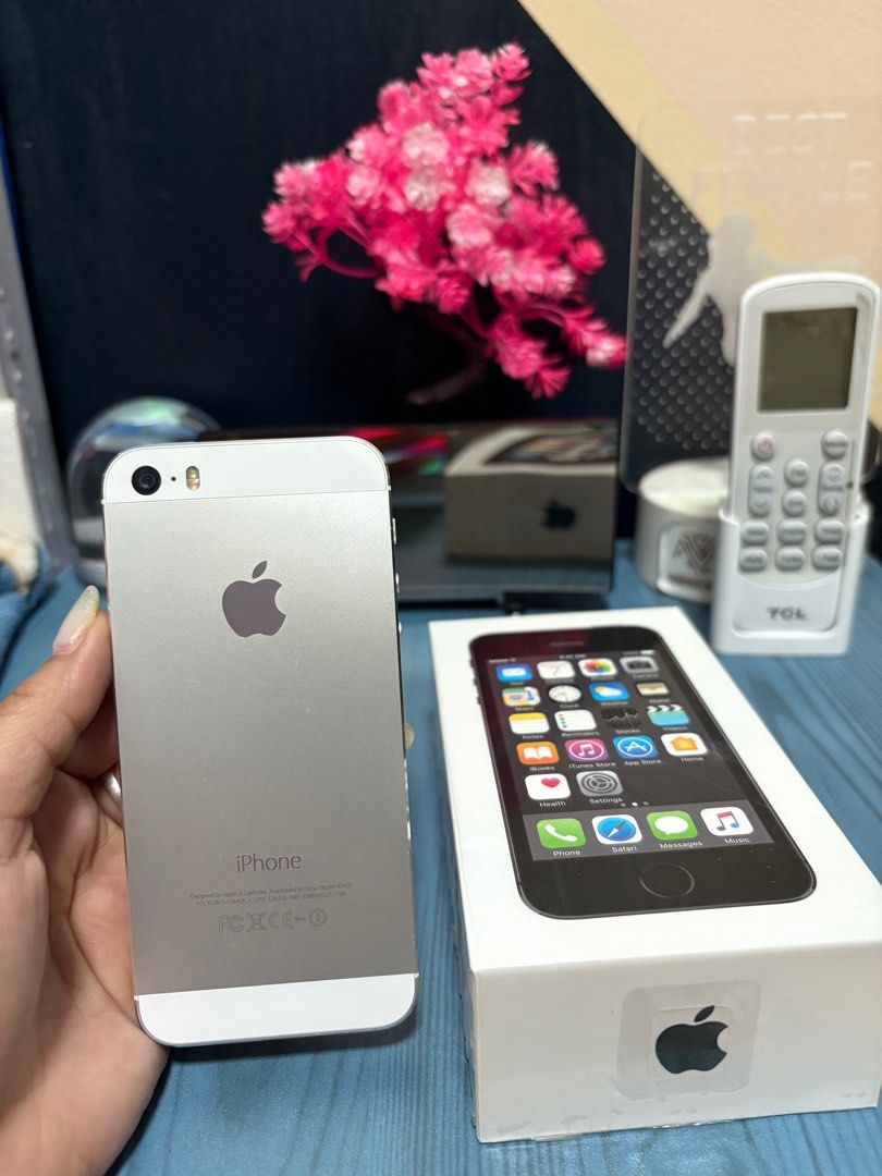 iPhone 5s 64gb Prestine Condition with box (Category: Others) located in Manila. Submitted by yezdeal2017 (Listing ID 1383663848, Image 2). Description: iPhone 5s 64gb Factory Unlock💯 Good as new unit imported not local not refurbished✅ (DM us Blue App page: Retro Gadgets PH for Fast Reply) Super cutiieee Super Ganda Good as Digicam Back Up Phone ₱3499 98% prestine w/box 3299- 90-95% smooth 3k 32gb 90-95% 2.8k 16gb 90-95% add ₱250 for box Workin