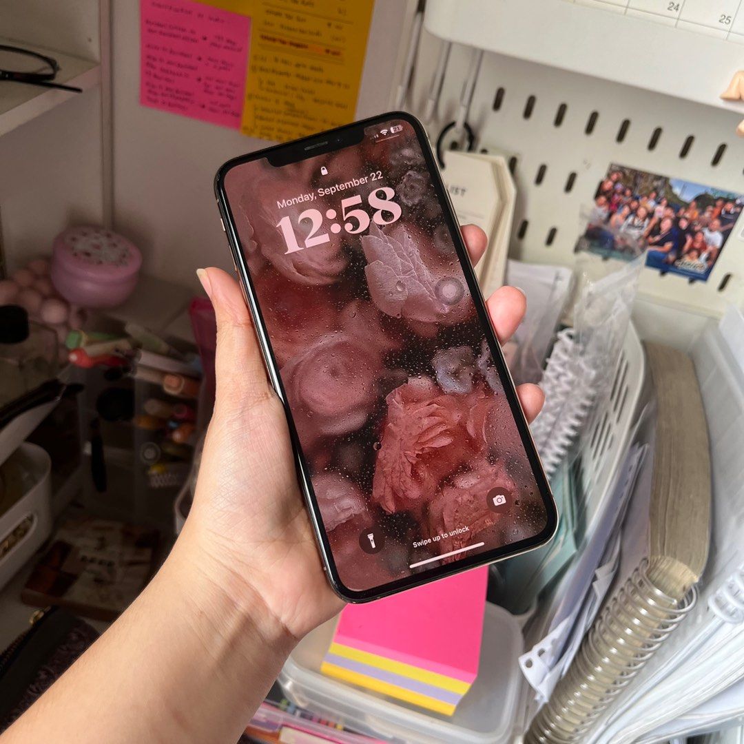 Iphone XS MAX (Category: iPhone X Series) located in General Mariano Alvarez. Submitted by kei_keii (Listing ID 1396802397, Image 2). Description: Iphone XS MAX | 512gb With issue. Need palitan LCD. Half of the screen ay untouchable na .