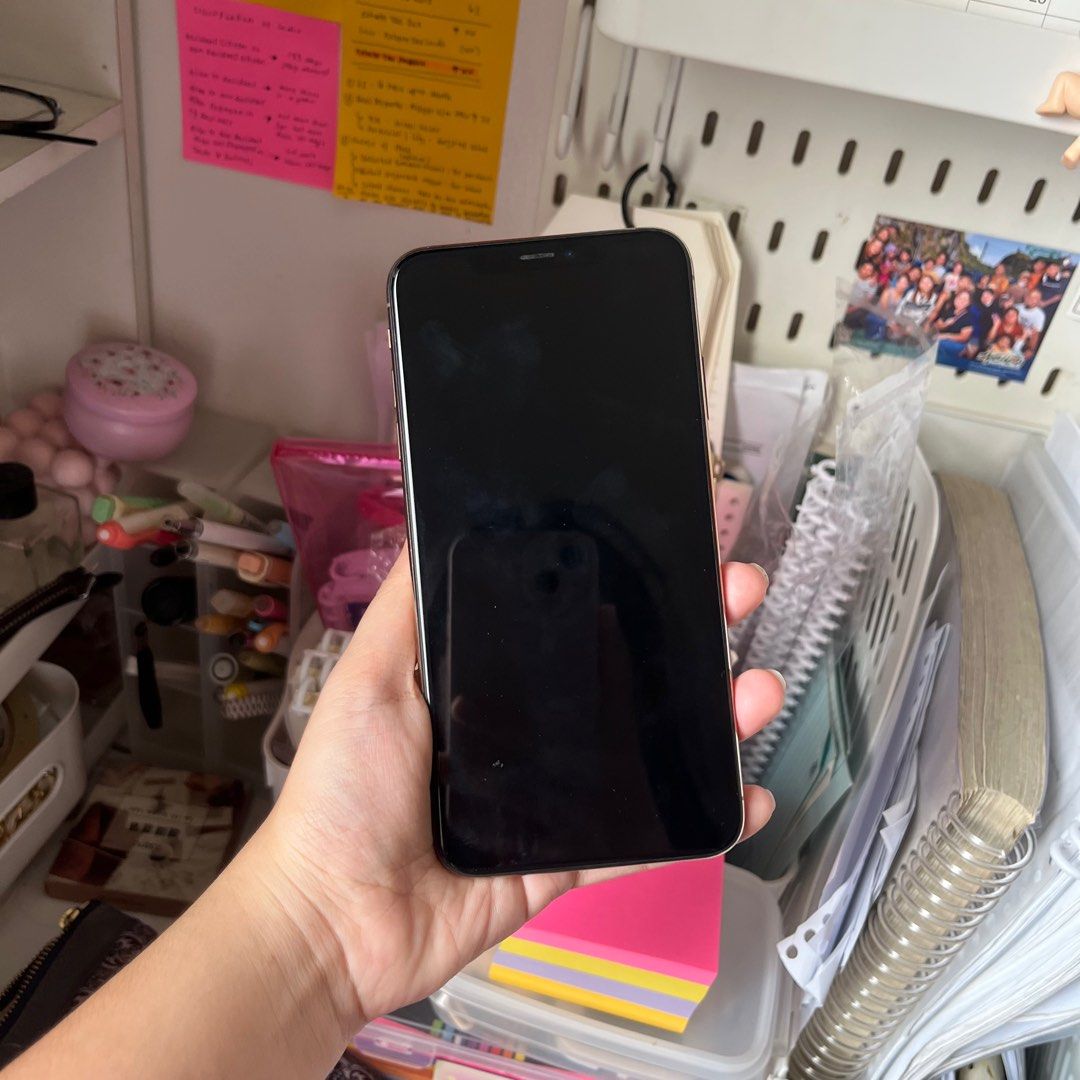 Iphone XS MAX (Category: iPhone X Series) located in General Mariano Alvarez. Submitted by kei_keii (Listing ID 1396802397, Image 1). Description: Iphone XS MAX | 512gb With issue. Need palitan LCD. Half of the screen ay untouchable na .