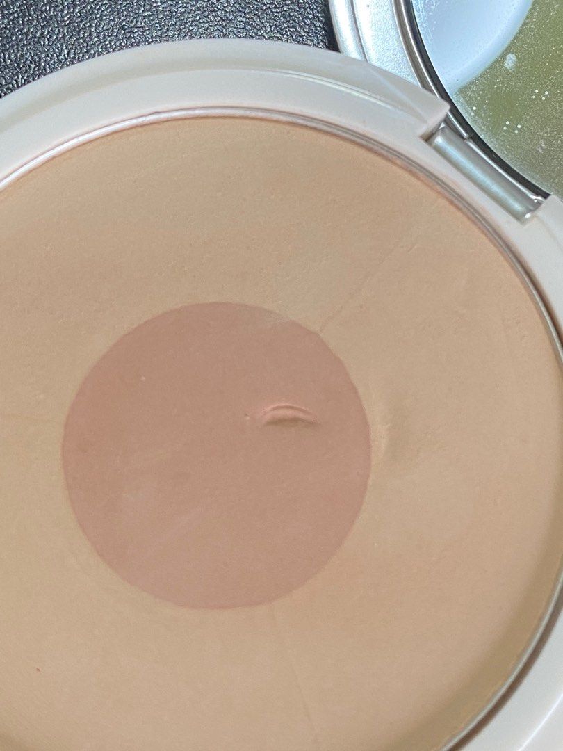 Issy True Flex Perfecting Powder - Medium Tan (Category: Makeup) located in Manila. Submitted by sonofcain (Listing ID 1396691960, Image 3). Description: Used twice rfs: impulse buy, not hiyang sa skin ko light issue: has nail mark (see photo) .