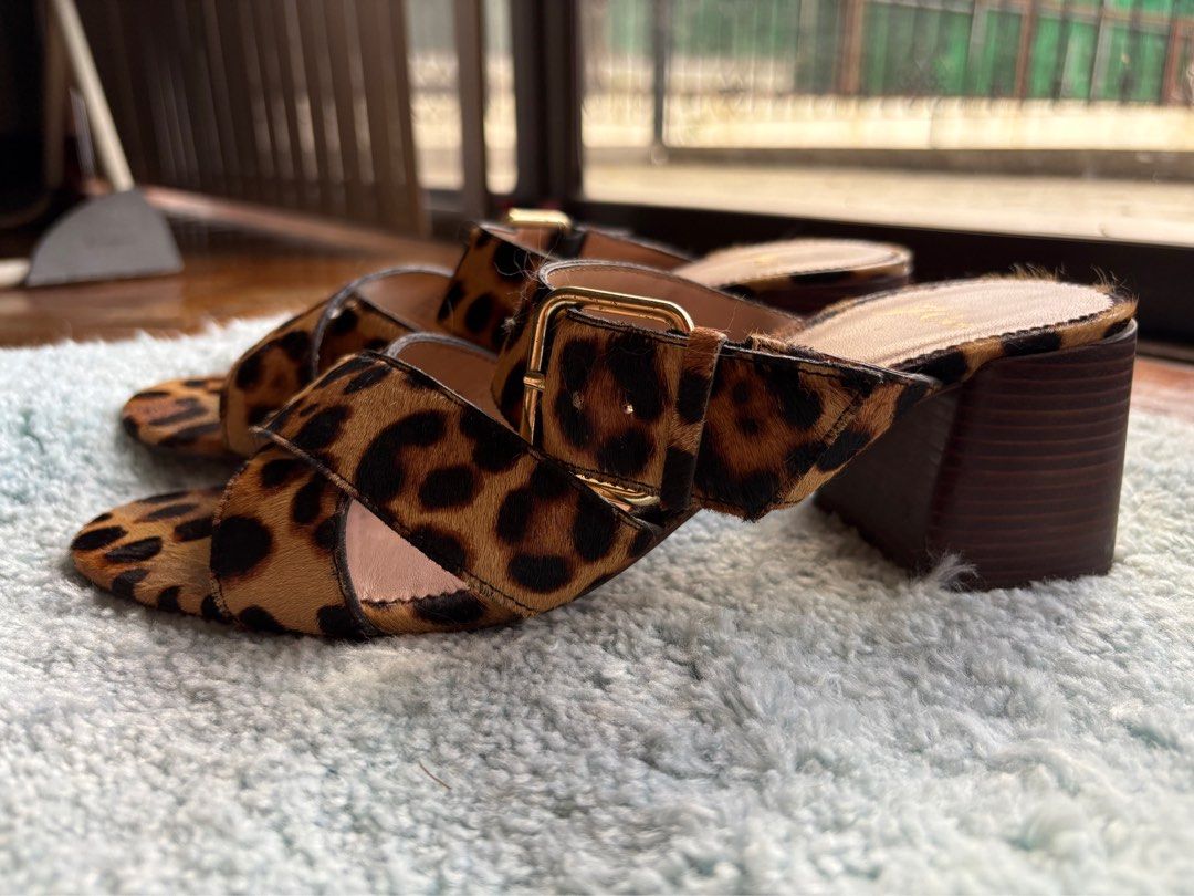 j.crew Leopard Print Sandals (Category: Flats & Sandals) located in Caloocan City. Submitted by mcpar9685821 (Listing ID 1396755973, Image 2). Description: •Lightly worn, still in excellent condition, without visible defects •Size US 8 1/2 (UK 6, EU 39).