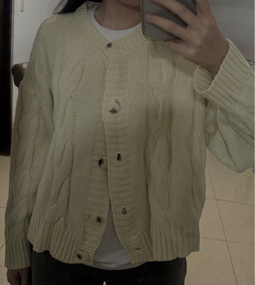 Knitted Cardigan (Category: Longsleeves) located in Santa Rosa. Submitted by sochieee (Listing ID 1396678274, Image 1). Description: high quality and thick fabric! rfs: decluttering .