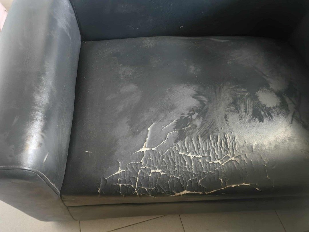L type sofa (Category: Sofas) located in Bulacan. Submitted by aemcloset (Listing ID 1396736532, Image 2). Description: L Type Sofa Issue may crack mas maliit na sofa Pwede nyo paupholster Okay na okay pa ang foam Location Bulihan Malolos Bulacan.