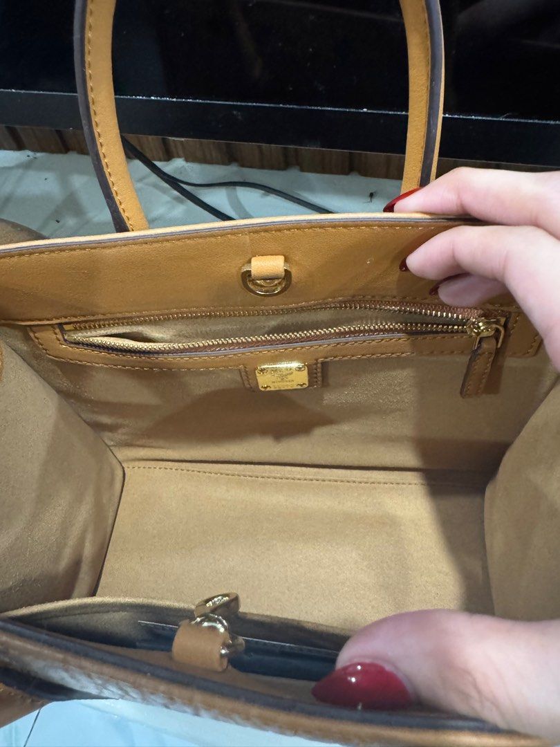 MCM Small Liz Shoppers Bag (Category: Luxury Bags & Wallets) located in Las Pinas. Submitted by sircsarchives (Listing ID 1396750856, Image 3). Description: Price is negotiable RUSH .
