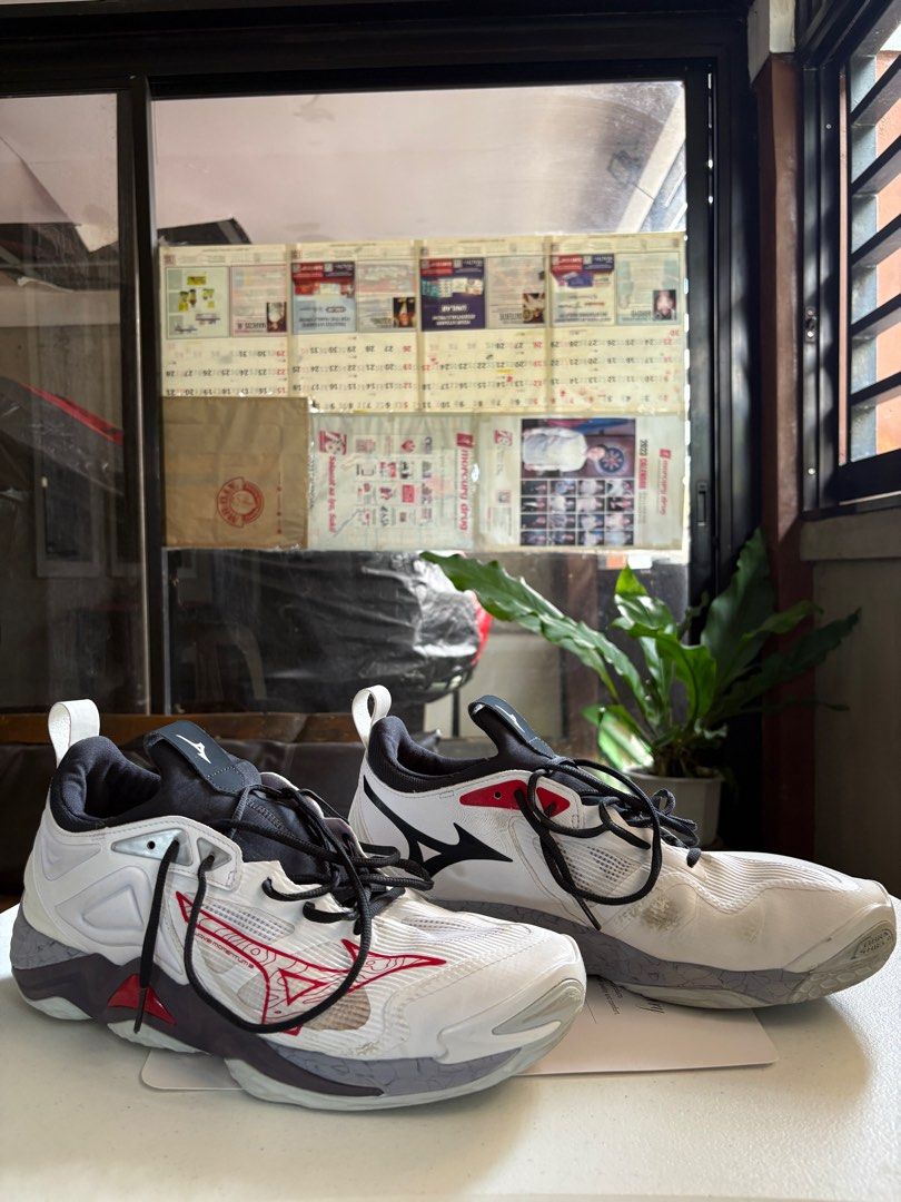 Mizuno Wave Momentum 3 - White/Salsa (Category: Sneakers) located in Cainta. Submitted by jamessss23 (Listing ID 1396695085, Image 2). Description: - authentic Mizuno Wave Momentum 3 Volleyball - no box, pair only - just needs cleaning - used only on taraflex courts for practice - used by an international professional athlete - orig price around 9k++ - no other issues - US13, UK12, EU47, JPN31 RFS: too big💀.