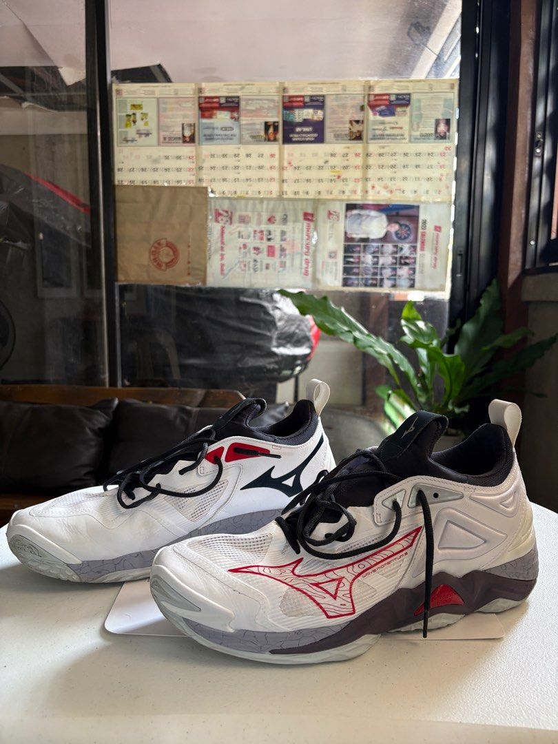 Mizuno Wave Momentum 3 - White/Salsa (Category: Sneakers) located in Cainta. Submitted by jamessss23 (Listing ID 1396695085, Image 1). Description: - authentic Mizuno Wave Momentum 3 Volleyball - no box, pair only - just needs cleaning - used only on taraflex courts for practice - used by an international professional athlete - orig price around 9k++ - no other issues - US13, UK12, EU47, JPN31 RFS: too big💀.